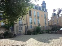 Petite Maison Romantique au Calme, Cœur Historique, Vue Ville et Jardin - ห้องครัว
