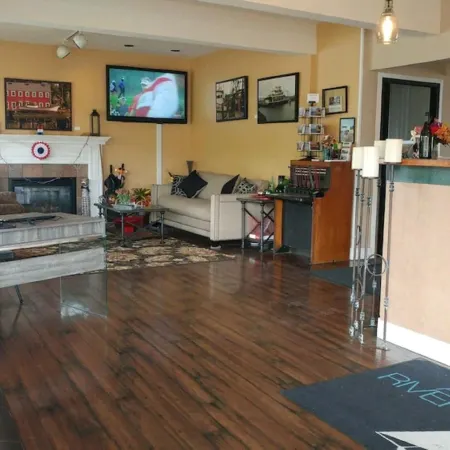 Astoria Riverwalk Inn