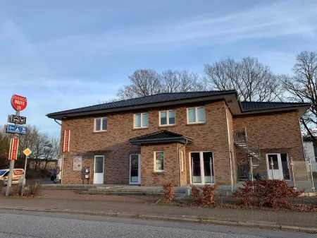 Motel am Outletcenter Отели в г. Бад-Брамштедт