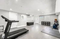 Mansion with Private Pool Bsktball Tennis Courts - Gym