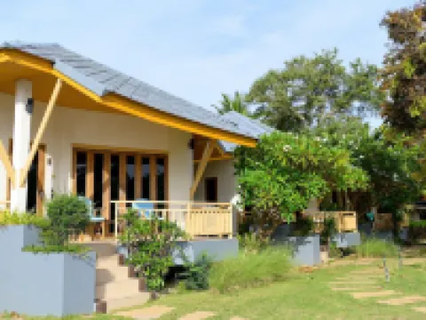 Saphlivilla Beach Resort Hotels in Pathio