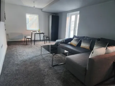 Centre Apartment - Sleeps 2 & Roof Top Hot Tub Отели рядом с достопримечательностью «University of Derby»