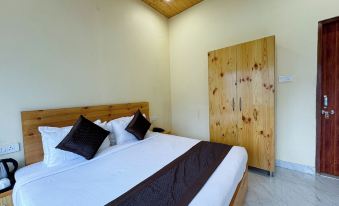 The Leisure Cave on the Ganges