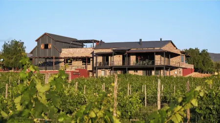 Vinya Abril Отели рядом с достопримечательностью «Adobe Guadalupe Vineyards & Inn Aztec Breeding Farm»