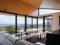 Atelier on Freycinet - Beachside Property