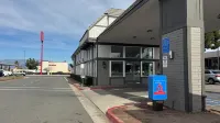 Studio 6 Corona, CA - West - parking