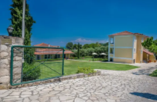 Amboula Beach Apartments