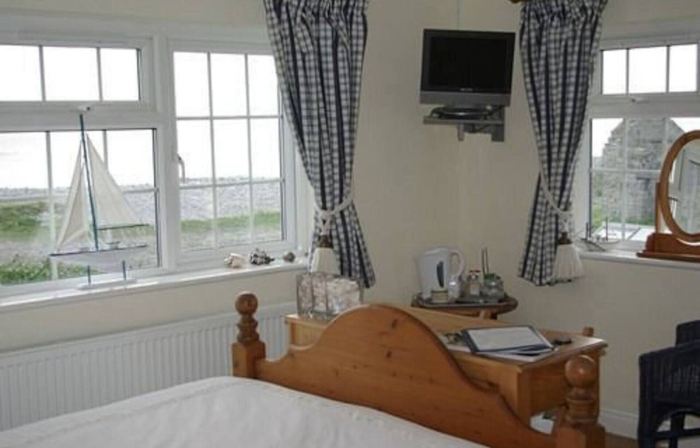 1-Bed Cottage on Coastal Pathway in South Wales