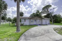 Charming Cabana with Fenced Yard and Adorable Decor - Cozy Getaway