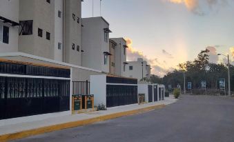 Devoted Hoestel in Cancun with Equipped Kitchen, Pool, Close to Beaches & More!