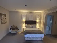 Kirkhouse Inn Hotels in Milngavie
