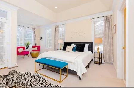 Stoney Creek Cottage Wintergreen w EV Charger