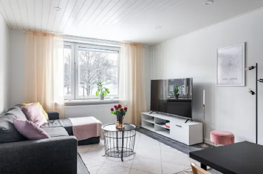 Bright 1BR Apartment next to the Beach