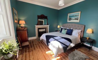 Eilean Sionnach Lighthouse Cottage