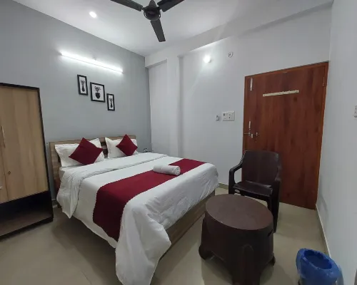 Manor Residency Hotels near Ramnagar Fort