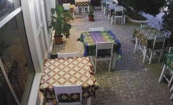 Room in Guest Room - Beautiful 1 Bed in Mixed Dormitory Room 1 - Ah Maio
