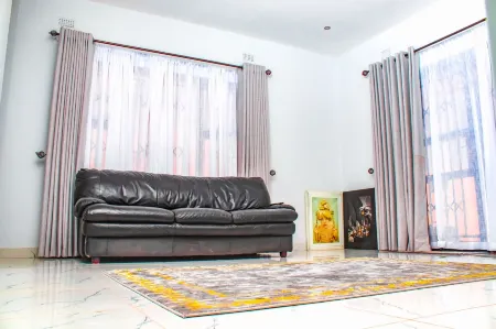 Luxury 2 Bed Self Catering Apartment in Masvingo
