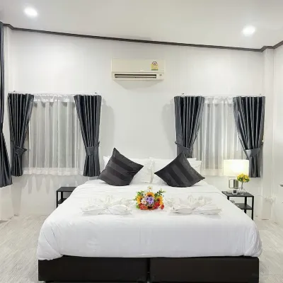 phetruntee resort Các khách sạn gần Cầu Mon