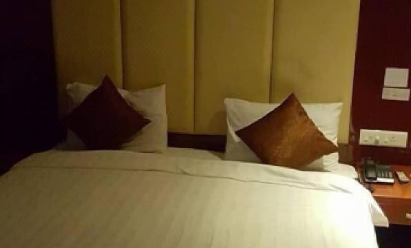 Suraj Hotel - Housity
