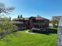 โนมสคูลเฮาส์อินน์และอีเวนต์เซ็นเตอร์ โรงแรมใน