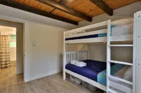 Left Duplex Home Directly Across from Pico Mountain, Close to Killington. 3 Bedroom Home - 3 tähden