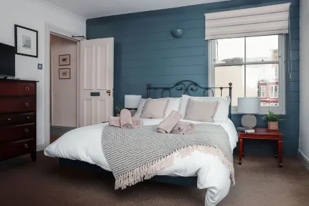 The Endeavour Restaurant with Rooms Отели рядом с достопримечательностью «Whalebone Arch»