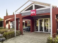 Hôtel Ibis Montélimar Nord - ที่มีสระว่ายน้ำ