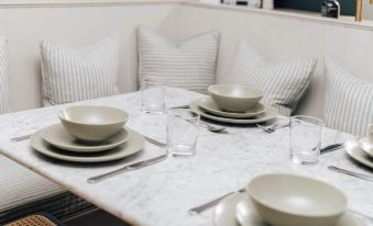 The Emerald - Central Henley 2 Bedroom House - from 145 Per Night