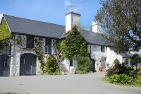 Dolgun Uchaf Historic B&B and Cottages in Snowdonia Hotels in 
