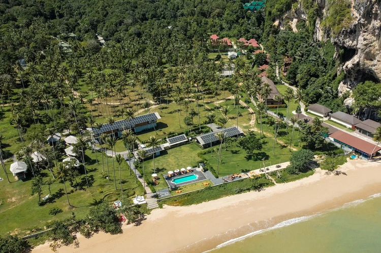 รูปภาพของทินิดี ไฮด์อเวย์ ต้นไทร บีช กระบี่