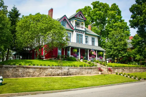 Evans Holly Grove Inn B&B Hotels in Burlington