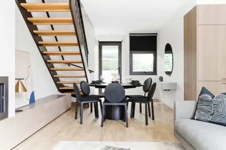 A Lux 3BR Townhouse in South Yarra, FREE Parking