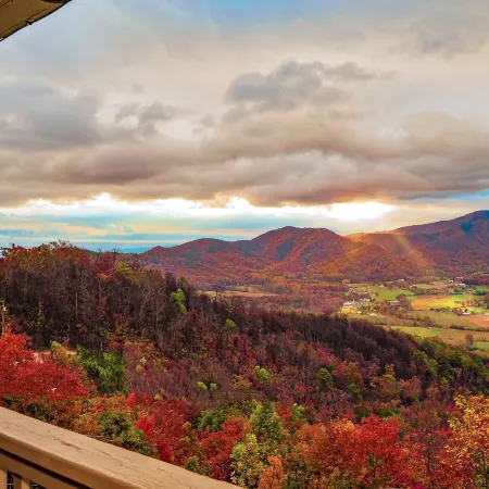 Tanasi Lodge - Reunions, Retreats, Weddings, Family Getaways