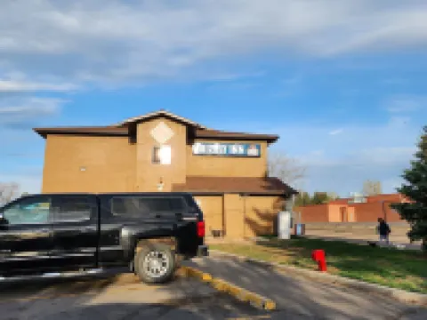 Grizzly Inn Hotels in Cascade County
