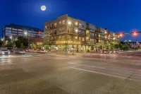 Stylish Kitchen and City Views - Elegant Urban Retreat