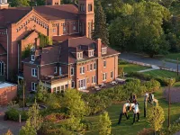 อเลโอ โรงแรมใน