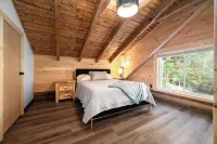 Luxurious Forest Getaway at Historic Baughman Park New Log Cabin 2