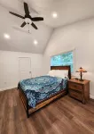 Quiet cabin 30 min from wineries, restaurants, Sugar Creek & Walnut Creek.