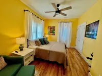 Historic Cottage Downtown Macon with off street parking