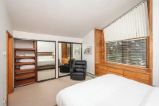 Roundridge Retreat - Dollar Point - Hot Tub - 2 Decks - BBQ - Fireplace