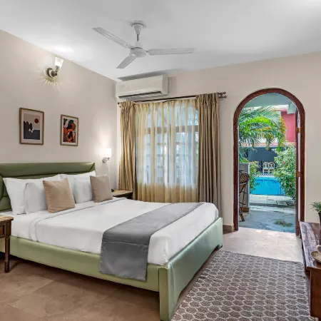 La Vaiencia Beach Resort, Morjim Beach