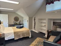Eagle Isle Wings Spacious 8 bedroom Split Townhouse on the Sandusky River