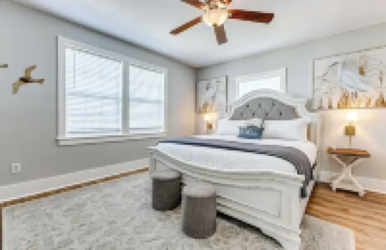 Modern Oasis Heated Pool, Spa 6 bedroom walk to beach, restaurants,