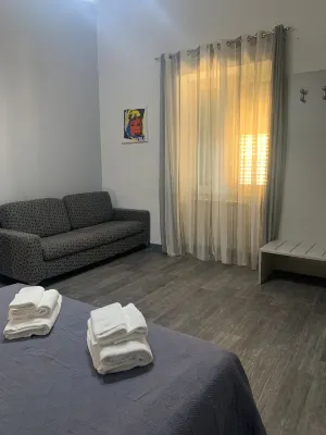 Villa Flora Hotels near Forum Baths