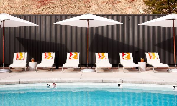 Slackline Moab, Outset Collection by Hilton