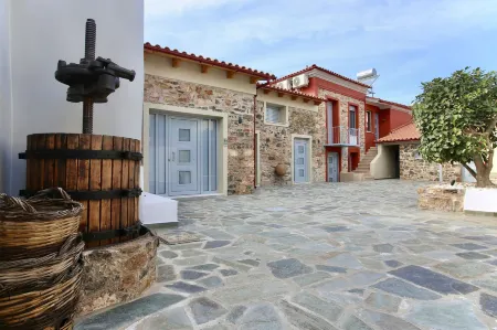 GK Mediterranean Village -AirportShuttle Отели в г. Markopoulo