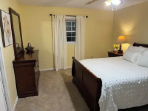 Charming 3 bed house nestled in the woods at the base of Mt Alto.