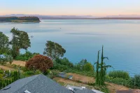 Views, Seclusion, Cozy Island Comfort - 4-Star