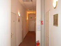 Pension Walzerstadt Hotels near نيوباو. .07