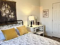 Cozy Cul-de-sac in southern Panama City. Close to town and Beaches Hotels in Callaway